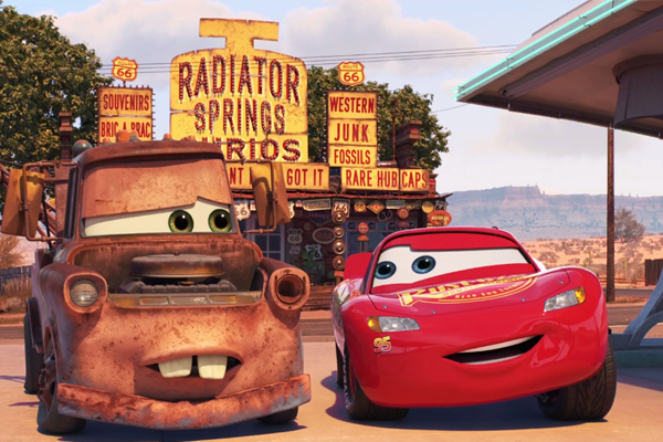 Imagen de la película Cars donde se hace un cameo de la película Bichos