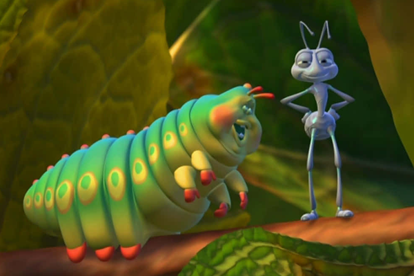 Flik y Heimlich dialogando, en la película Bichos